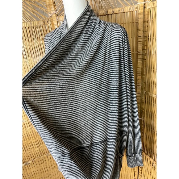 Abercrombie and Fitch Sweater Womens Small Cardigan Open Front Shrug - Picture 6 of 13